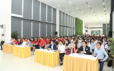 Chiến binh Vinahomes quyết tâm “Vươn xa bứt phá” tại sự kiện kick off sale dự án Anlac Green Symphony